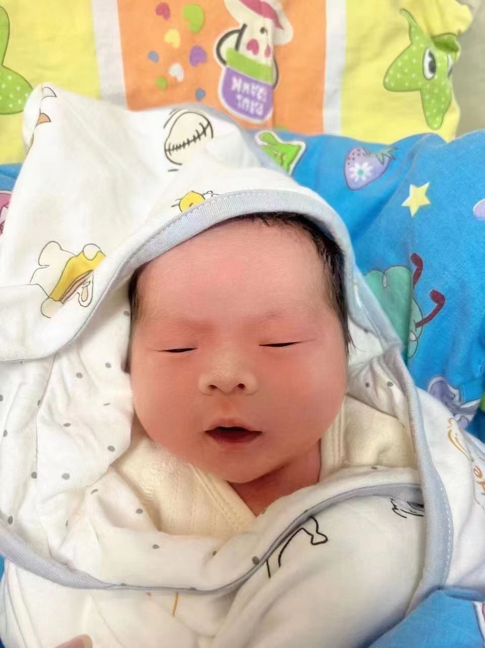 宫腔粘连严重，宫腔镜一次移植后妊娠顺利。